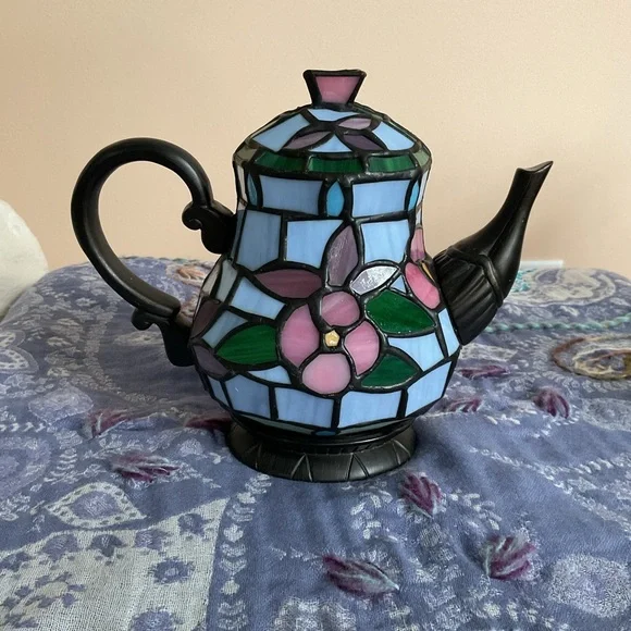 Tiffany Style Cheyenne Stained Glass Lighted Teapot Accent Table Lamp - Picture 4 of 16